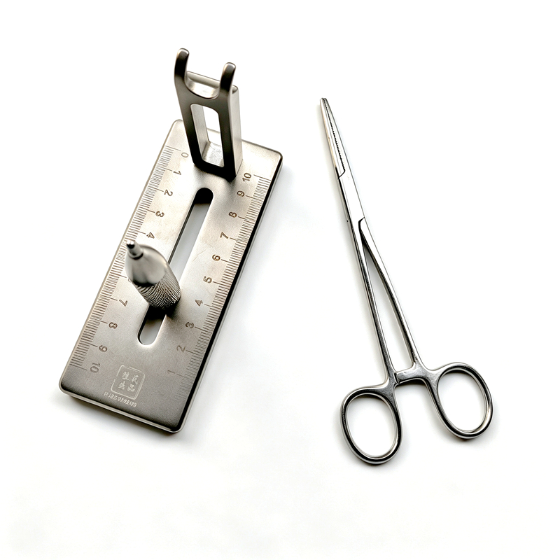 Assistant+hemostat